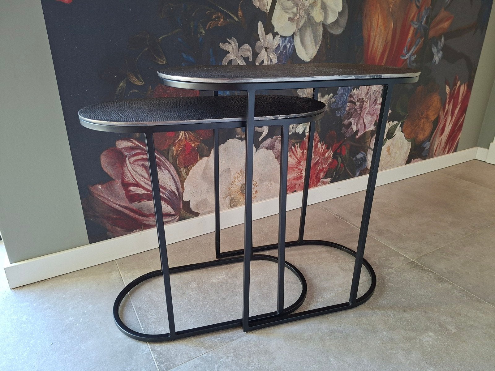 Set van 2 ovale bijzettafels, Metaal of Aluminium, 55 tot 75 cm, Zo goed als nieuw, Modern