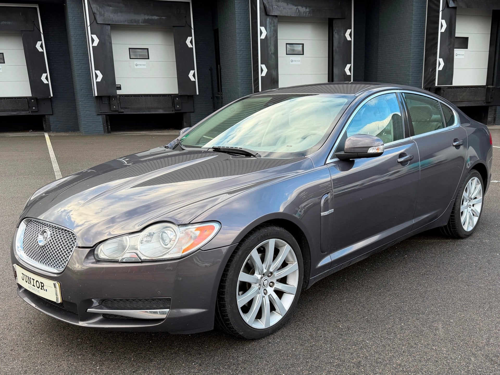 Jaguar XF 4.2 V8 Premium Luxury BOWERS-WILKENS/LEDER/STUUR/S, Automaat, Achterwielaandrijving, Gebruikt, 1850 kg
