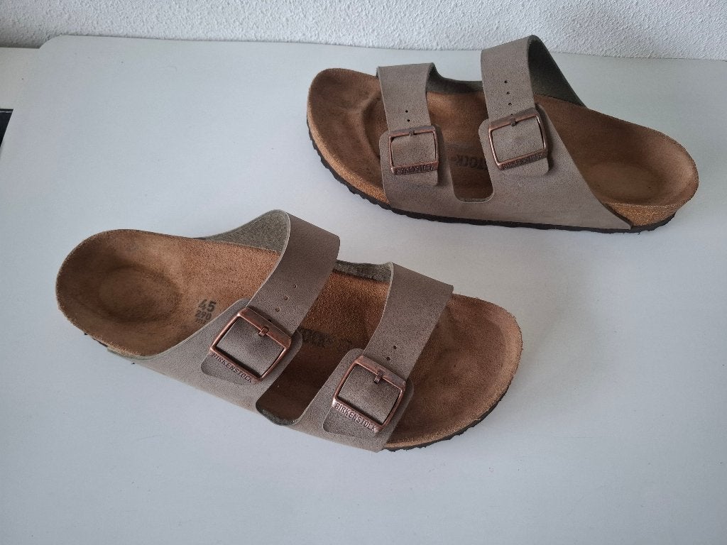 Birkenstock Arizona maat 45 slippers sandalen taupe kleurig, Slippers, Overige kleuren, Verzenden, Zo goed als nieuw