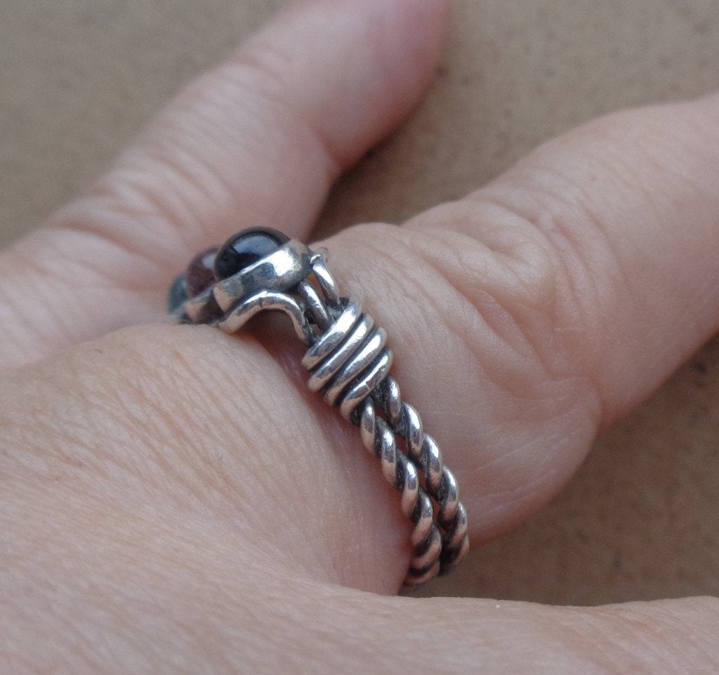 zilveren ring met drie kleuren stenen [1144], Ophalen of Verzenden, Zo goed als nieuw, 17 tot 18, Dame