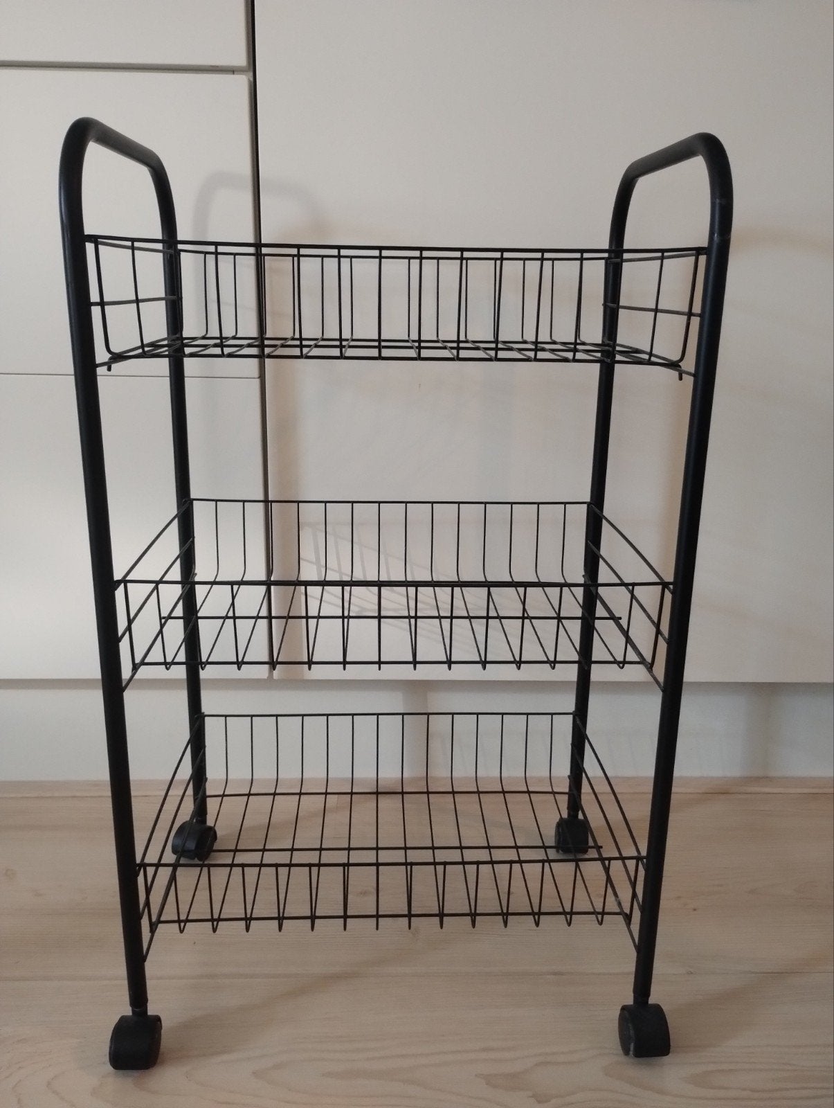 Gratis klein metaal kastje, Huis en Inrichting, Badkamer | Badkamermeubels, Ophalen, Overige typen, 50 tot 100 cm, Zo goed als nieuw