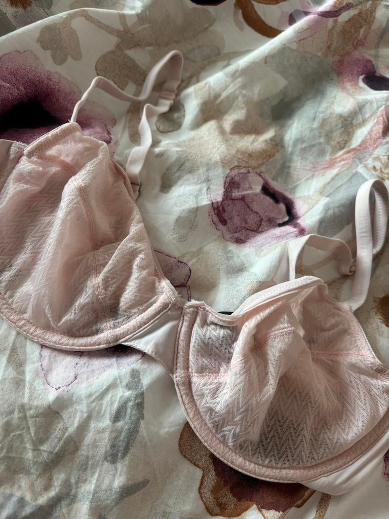 Leuke roze bh van Esprit mt 75 C, Ophalen of Verzenden, Roze, BH