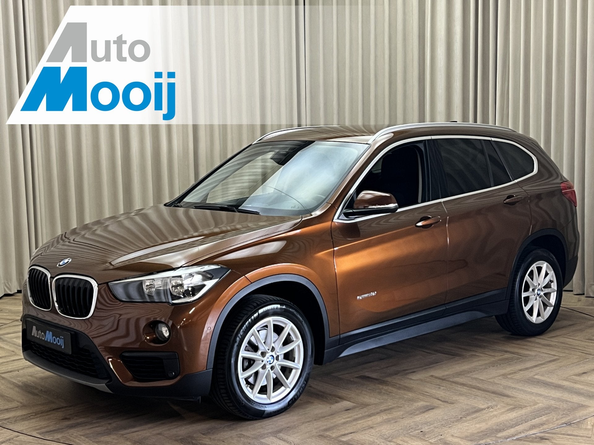 BMW X1 sDrive18i *1e Eigenaar!* Navigatie / ECC Clima / PDC, Auto's, Gebruikt, Bruin, Origineel Nederlands, Bedrijf