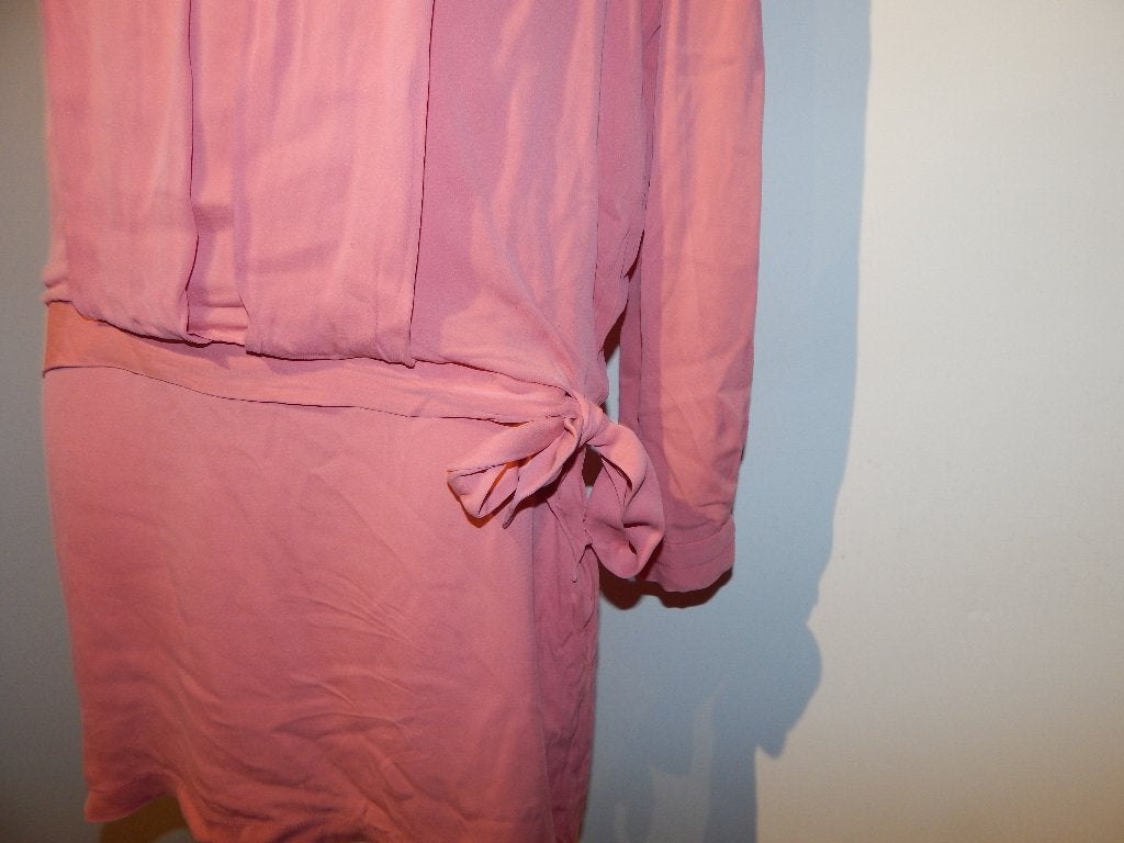 Diane von Furstenberg zijde jurk roze tint strik taille 40, Kleding | Dames, Maat 38/40 (M), Ophalen of Verzenden, Knielengte
