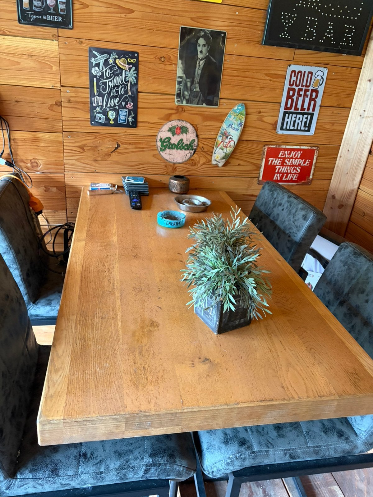 Bartafel met 4 barstoelen, Ophalen, Zo goed als nieuw, 4 tot 6 stoelen