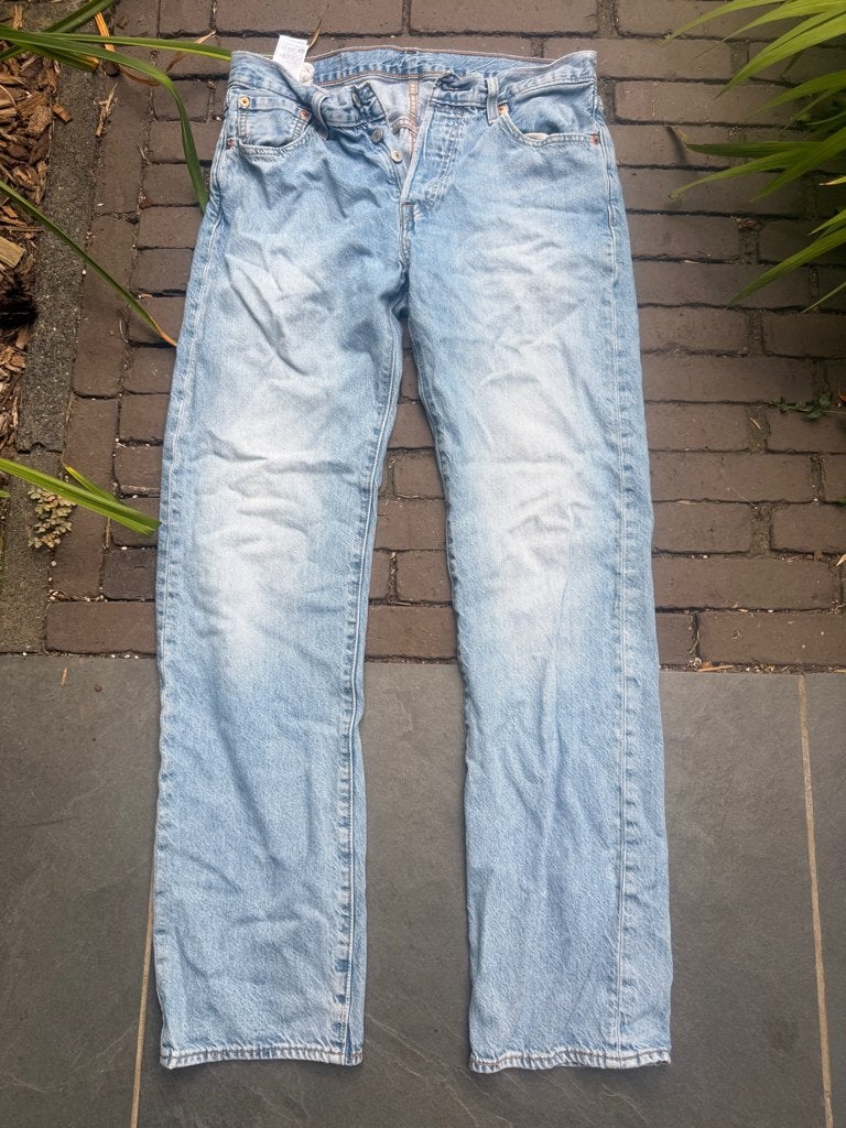 Levi jeans Levi's 501 maat 30 lengte 32 heren spijkerbroek, Blauw, W32 (confectie 46) of kleiner, Zo goed als nieuw, Schipluidenlaan 20 5035KJ Tilburg
