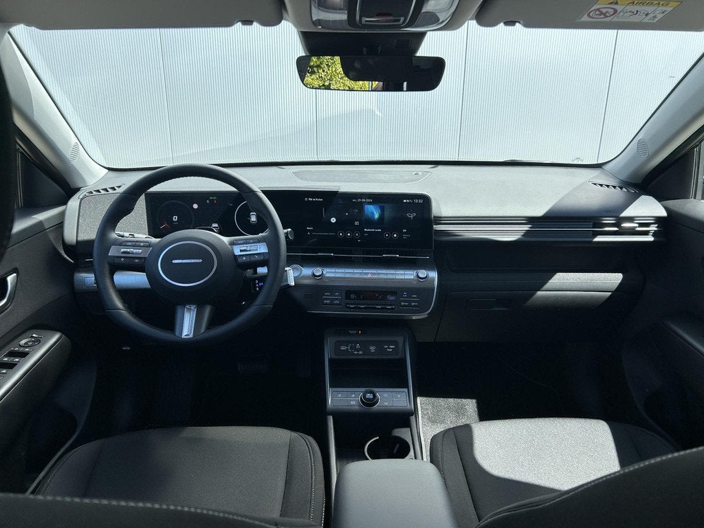 Hyundai Kona Long Range Pure Edition 64.8 kWh / 20 Inch Lich, Auto's, Hyundai, Stof, Gebruikt, 750 kg, Blauw