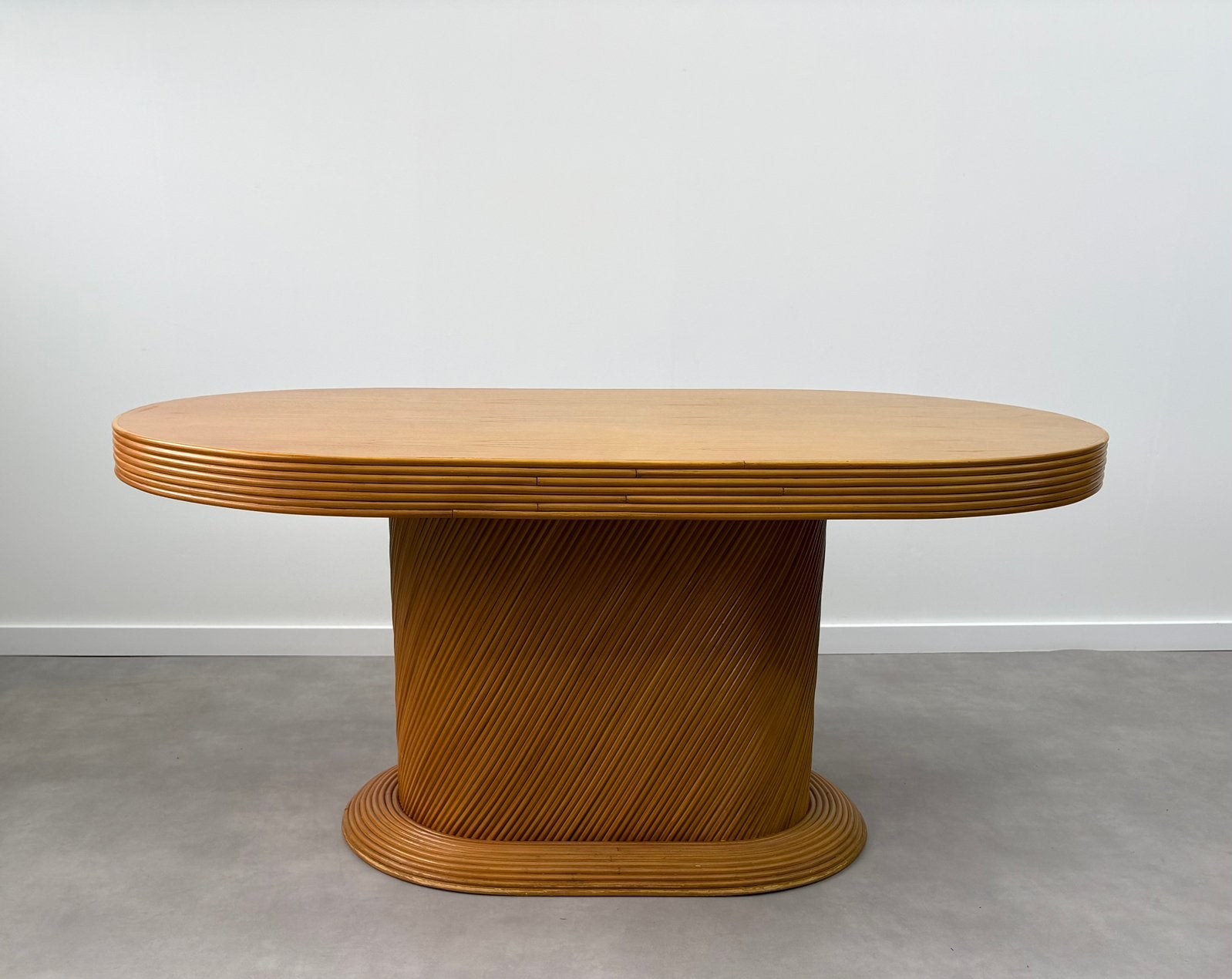Vintage ovalen  ( Pencil Reed ) rotan houten  eettafel, Huis en Inrichting, Tafelkleden, Ophalen, Zo goed als nieuw, Rechthoek