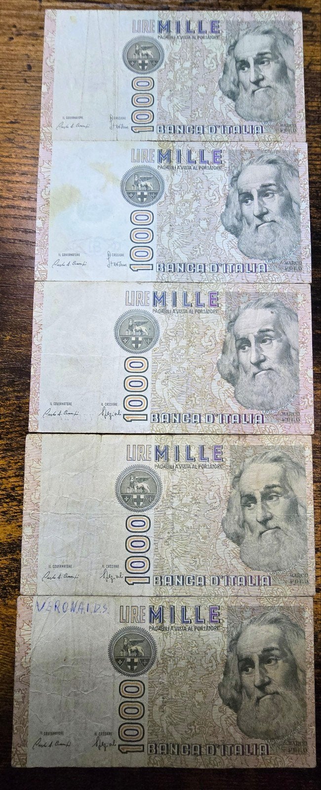 5 X 1000 Italiaanse Lire uit 1982 met zeldzame drukfout, Postzegels en Munten, Ophalen of Verzenden