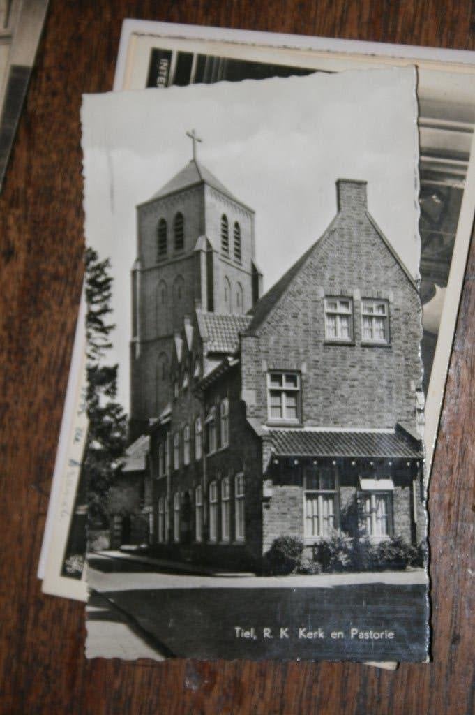 Tiel RK Kerk en Pastorie, Ophalen of Verzenden, Voor 1920, Gelderland