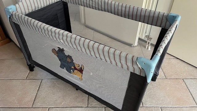Campingbedje, reisbedje disney winnie de poeh, Kinderen en Baby's, Ophalen, Gebruikt, Reisbedje