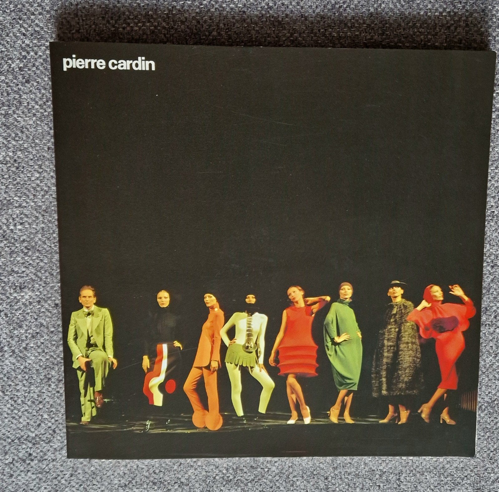 Pierre Cardin: Mode - Tokyo 1982 vintage verzamelobject, Ophalen of Verzenden, Zo goed als nieuw, Couturiers