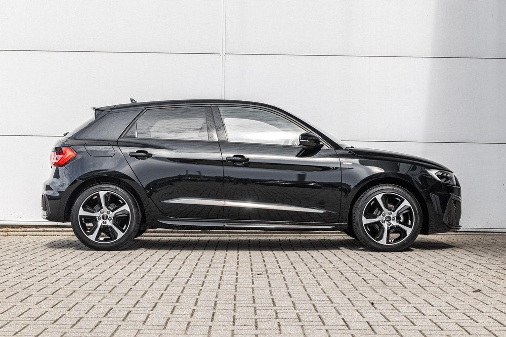 Audi A1 Sportback 25 TFSI 95pk S-tronic S edition | Achterui, Auto's, Audi, A1, 95 pk, Leder en Stof, Zwart