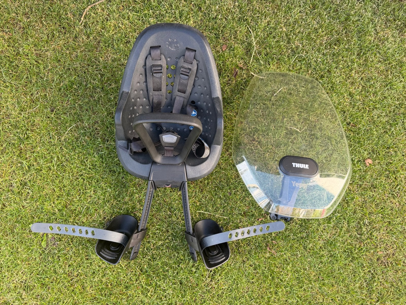 Thule Yepp 2 Mini fietsstoeltje met windscherm, Fietsen en Brommers, Ophalen, Gebruikt, Voorzitje