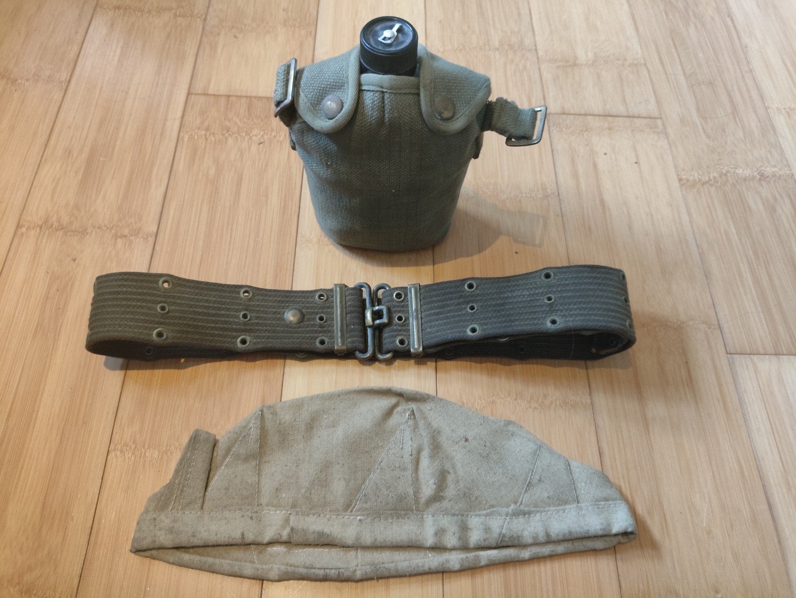 jaren 50 Belgisch lotje van Veldfles, riem en waterbak, Ophalen of Verzenden, Landmacht, Overige gebieden, Overige typen