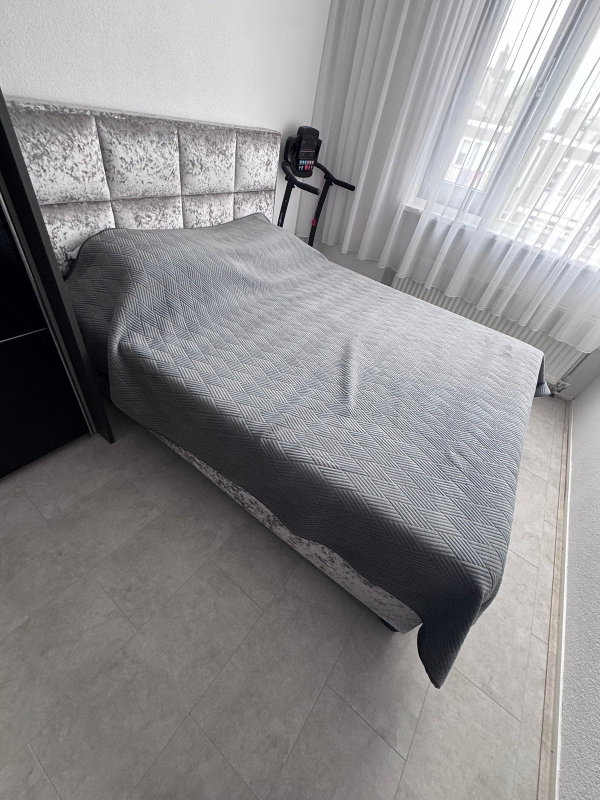 Beddensprei grijs, Ophalen, Zo goed als nieuw, Tweepersoons
