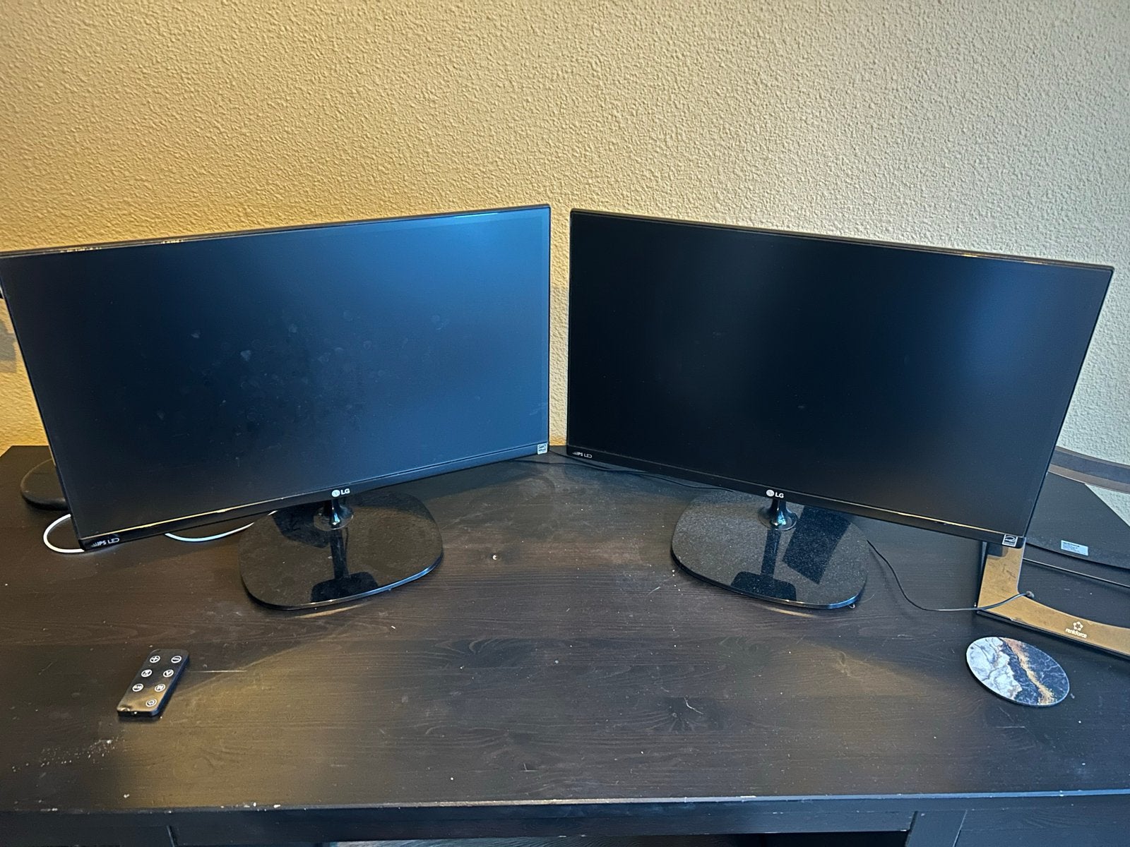 2 LG IPS LED Monitoren - Full HD, Computers en Software, Ophalen, IPS, Full HD, Gebruikt
