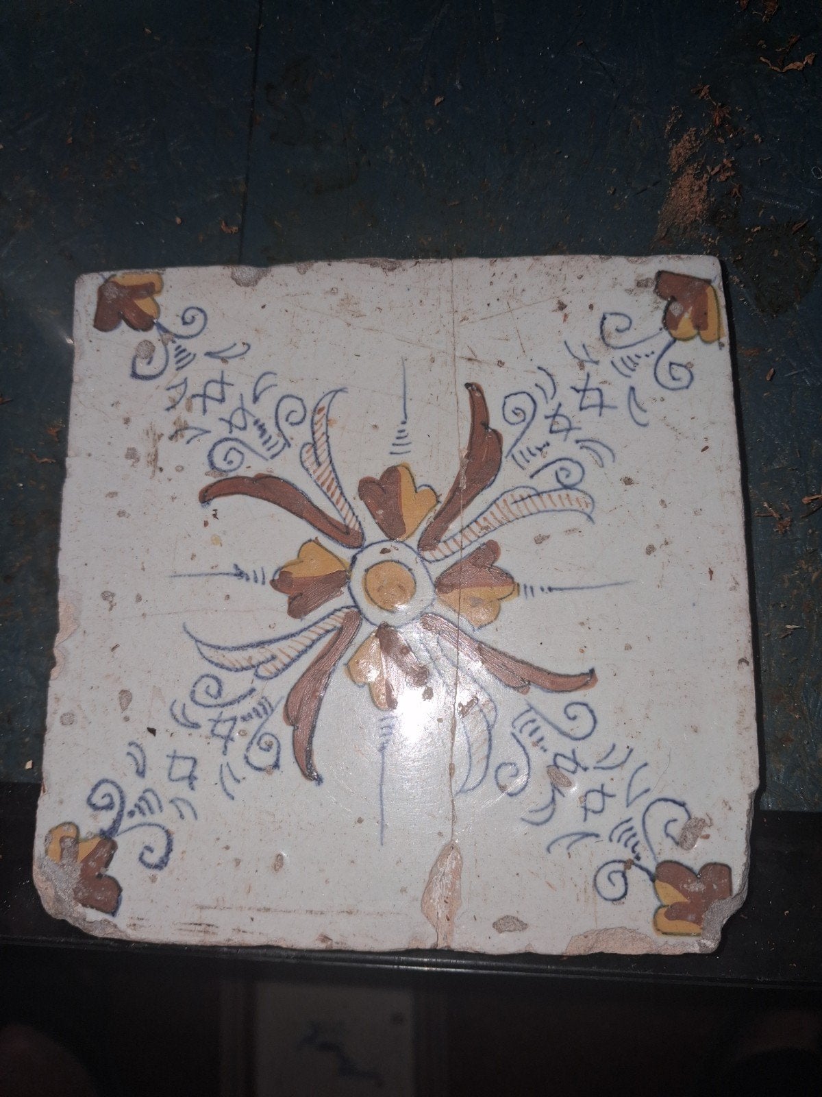 Antieke Delfts Blauwe Tegel met Bloemmotief, Ophalen of Verzenden