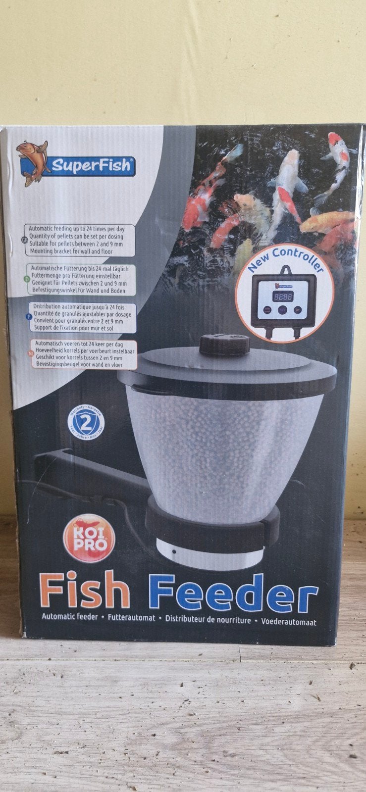 fish feeder, Karper of Koi