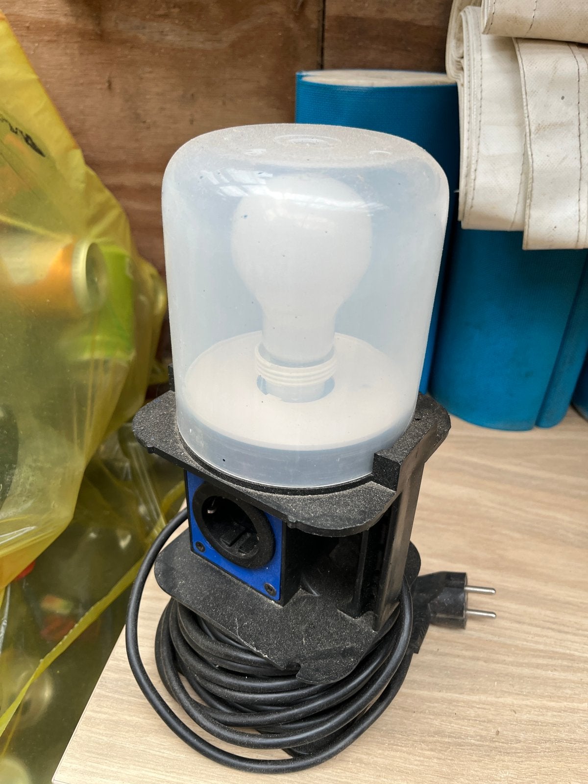 Verlengkabel met lamp en stopcontact, Caravans en Kamperen, Ophalen of Verzenden, Zo goed als nieuw