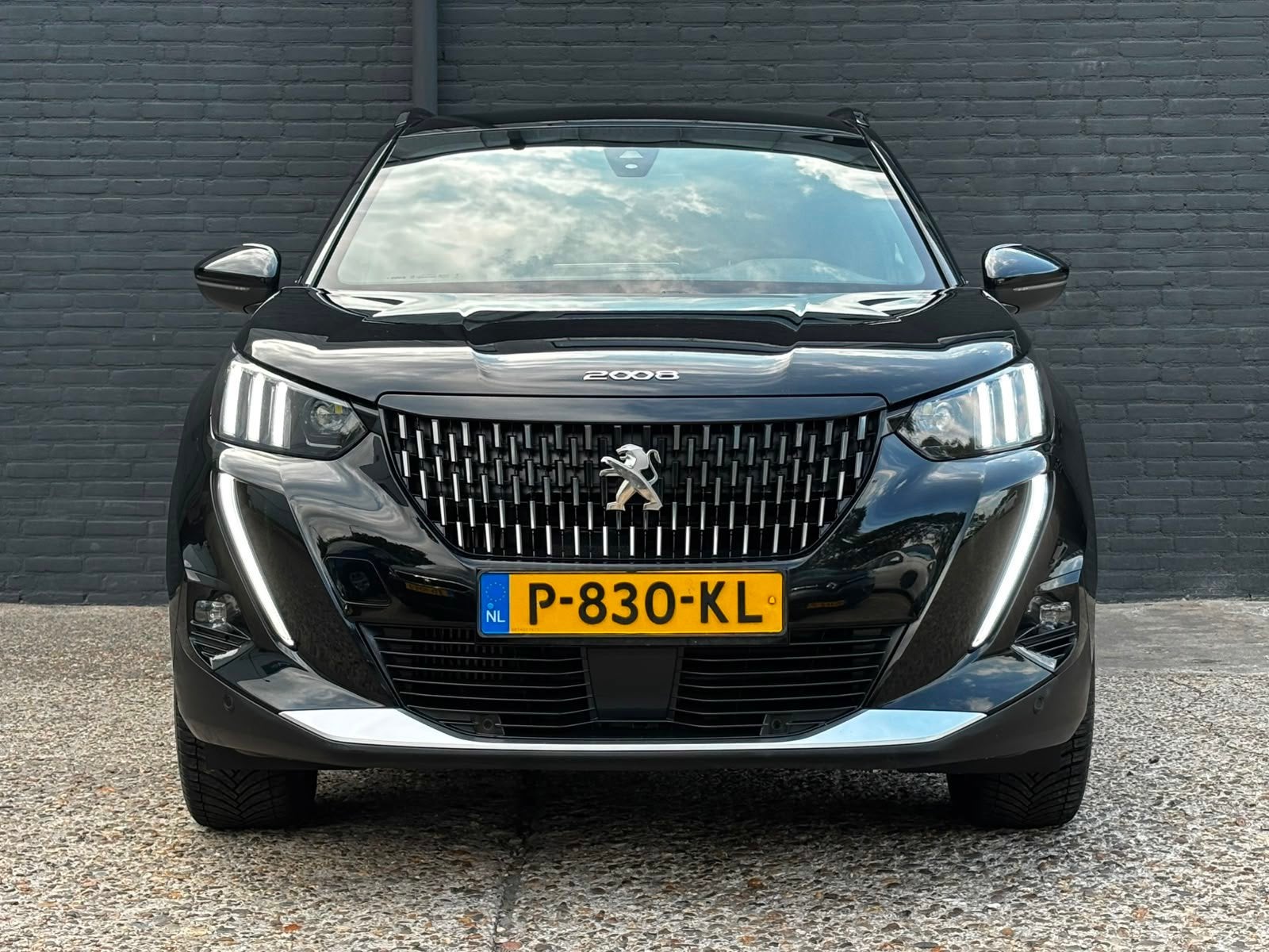 Peugeot 2008 1.2 PureTech GT Pack KEYLESS|LEDER|CAMERA|TREKH, Auto's, Gebruikt, 1199 cc, Zwart, 3 cilinders