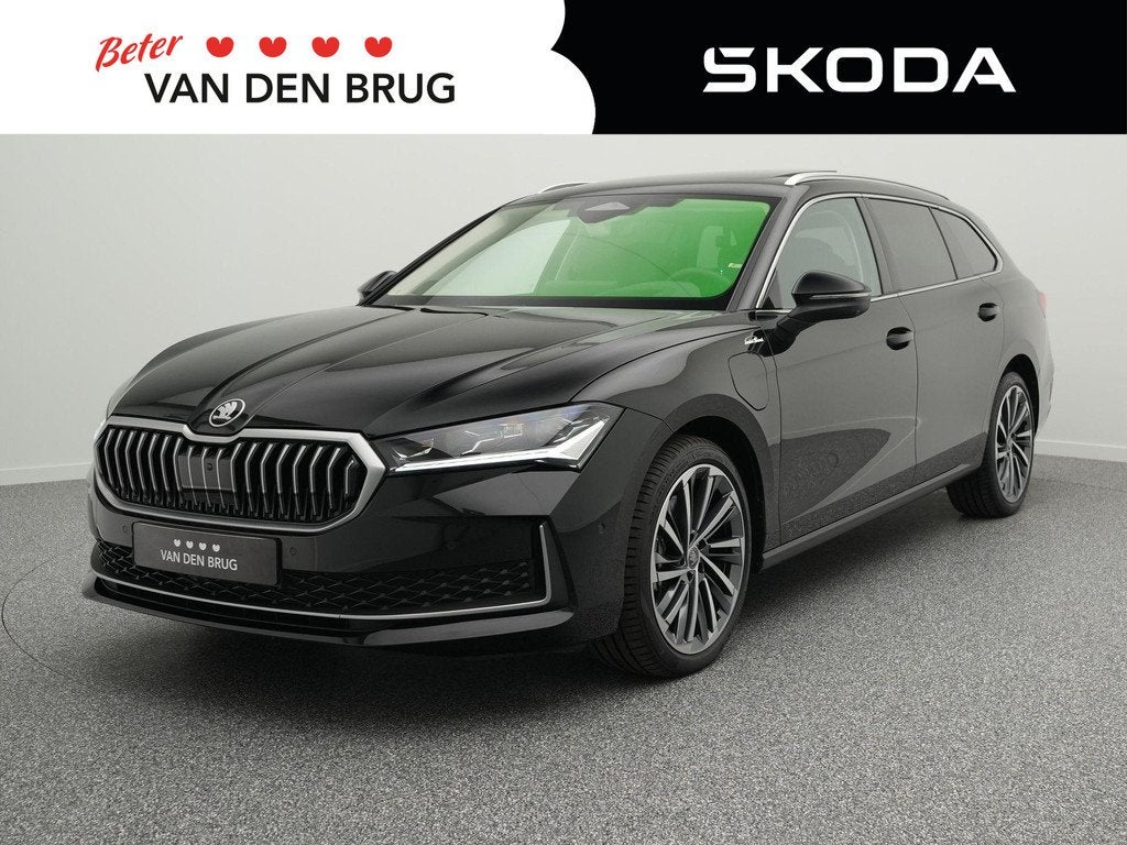 Skoda Superb Combi 1.5 TSI 204pk PHEV Laurin & Klement | Tre, Auto's, Skoda, 4 cilinders, Parkeerassistent, Te koop, 750 kg