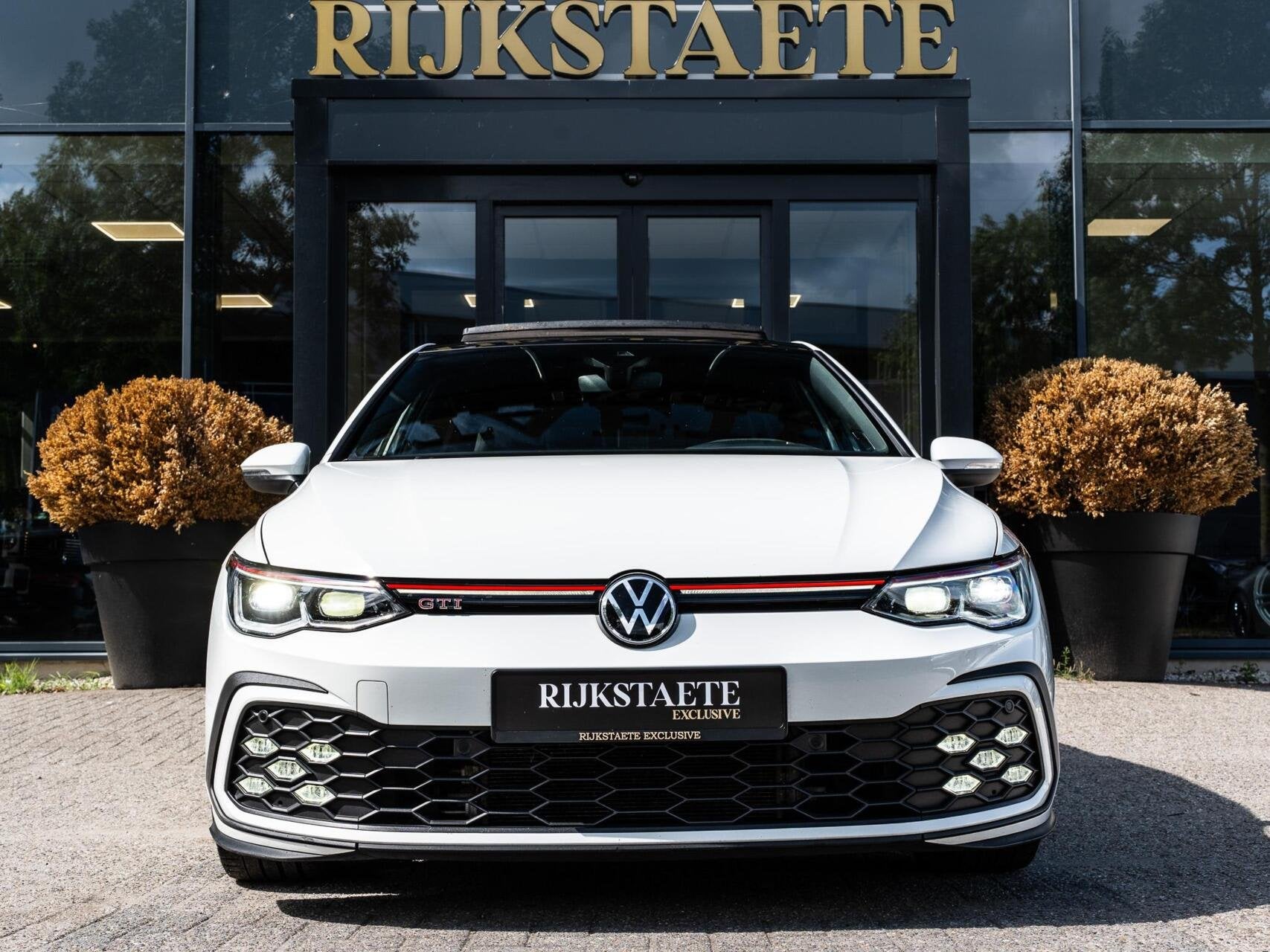 Volkswagen Golf 2.0 TSI GTI|PANO|ACC|H&K|HEAD-UP|CAMERA|19'', Auto's, 730 kg, 4 cilinders, Wit, Bedrijf