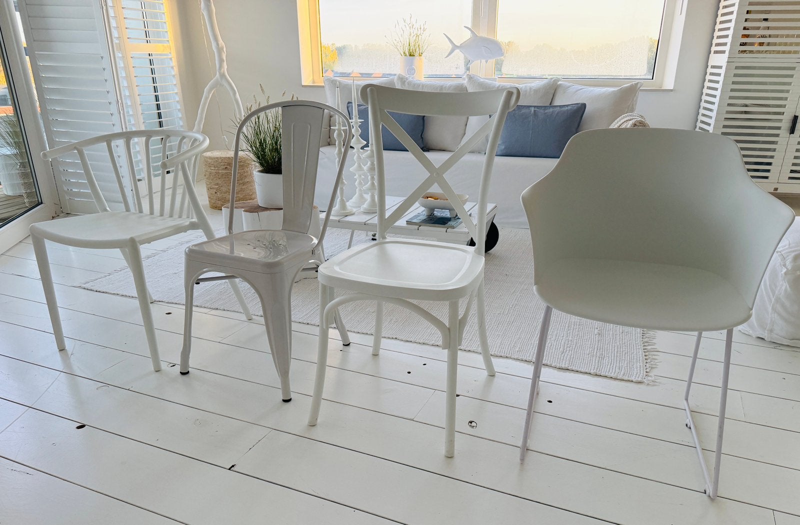 Loods5   4 design stoelen wit, Huis en Inrichting, Ophalen, Kunststof, Wit, Zo goed als nieuw