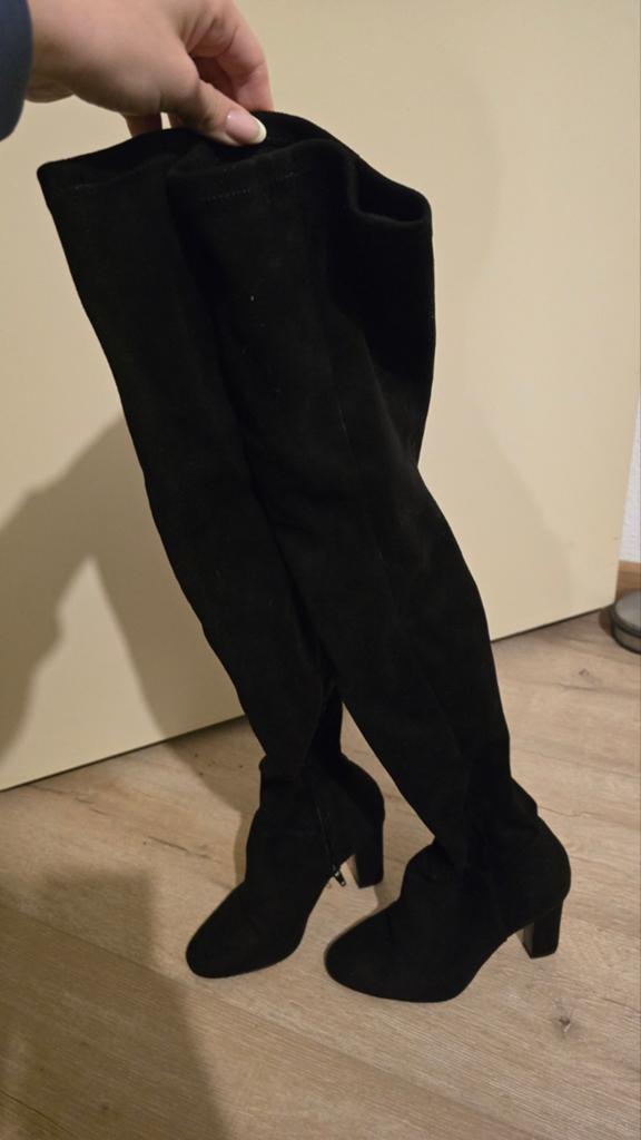 Mango Zwarte suède overknee laarzen - Maat 37, Hoge laarzen, Mango, Zwart, Ophalen of Verzenden