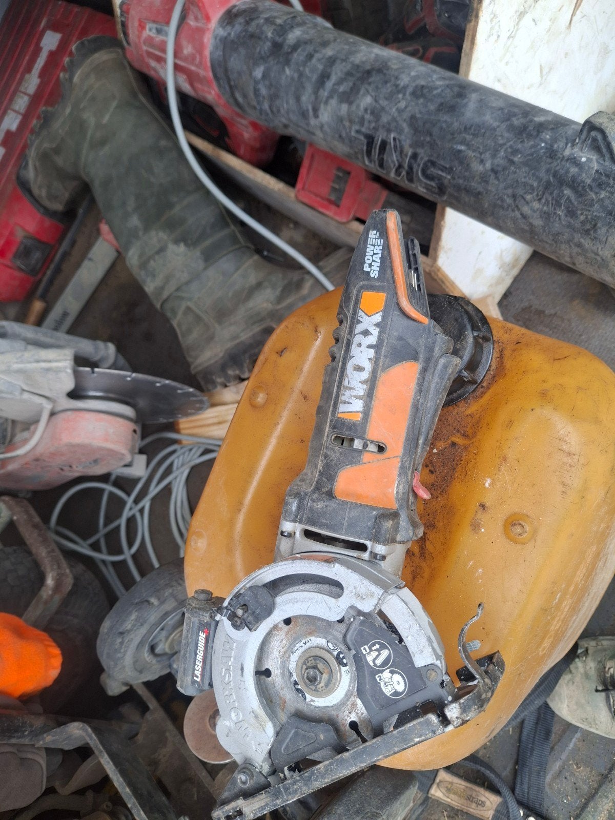 Worx Cirkelzaag met oplader en accu, Ophalen