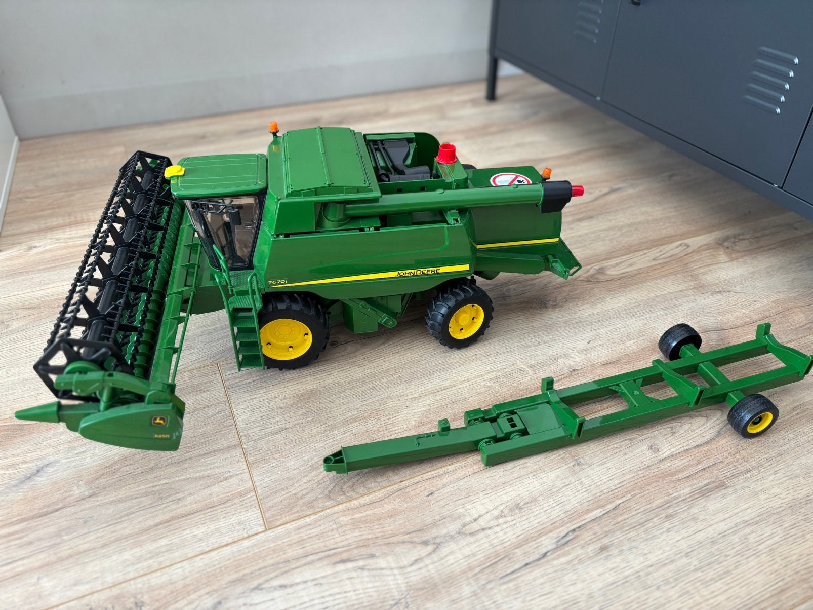 John Deere T670i maaidorser met maaibordkar, Ophalen, Zo goed als nieuw