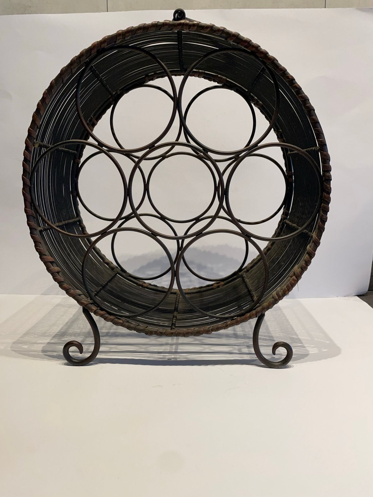 Wijnrek metaal en rotan - 7 flessen - Hoogte 37 cm, Gebruikt, Ophalen of Verzenden, Minder dan 5 flessen, Metaal