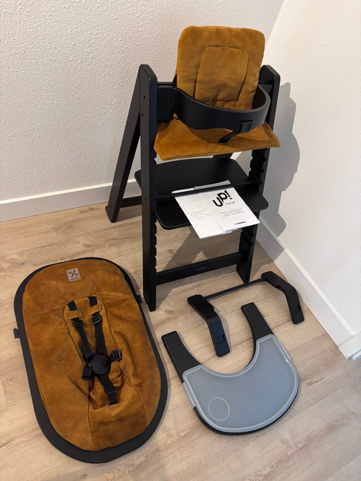 Kidsmill Kinderstoel zwart met newborn/babyset Gold, Kinderen en Baby's, Kinderstoelen, Ophalen, Gebruikt, Meegroeistoel