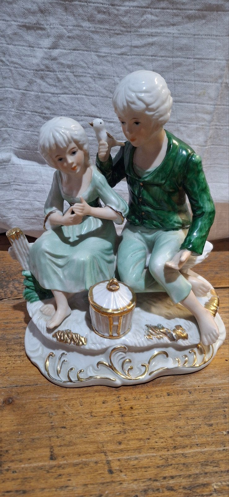 Capodimonte Porseleinen Beeldje: Jongen en Meisje met Vogel, Antiek en Kunst, Ophalen of Verzenden