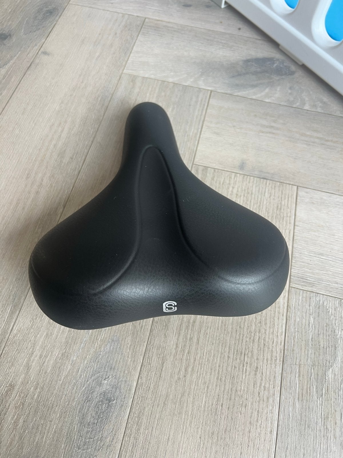Comfortabel zwart fietszadel - nieuw, Elektrische fiets, Ophalen of Verzenden, Zadel, Nieuw