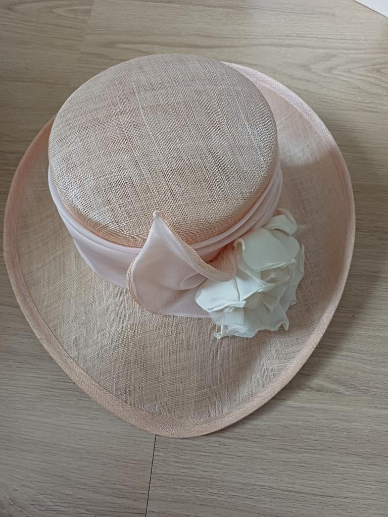 Mooie Whiteley hoed met hoedendoos, Ophalen, Zo goed als nieuw, One size fits all