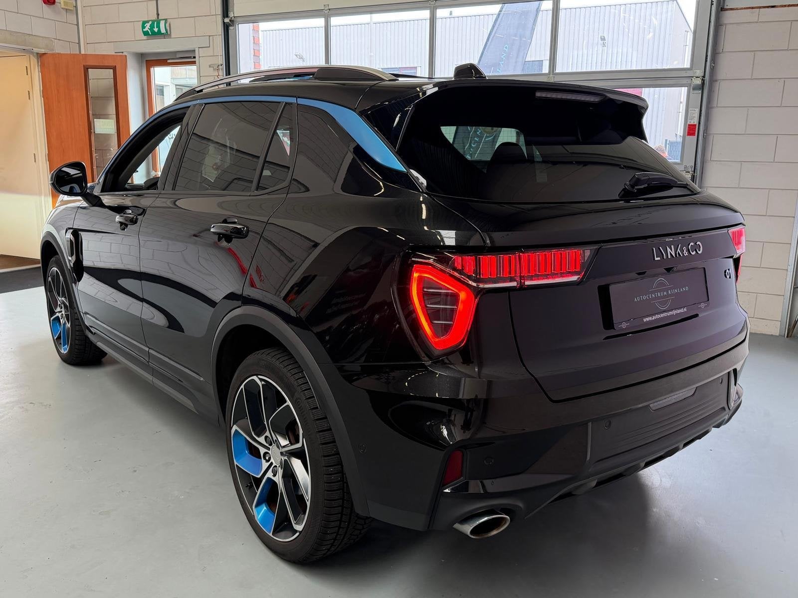 Lynk & Co 01 1.5 261PK Plug-in Hybrid,1 Jaar Bovag Garantie,, Auto's, Stof, 1800 kg, Zwart, Bedrijf