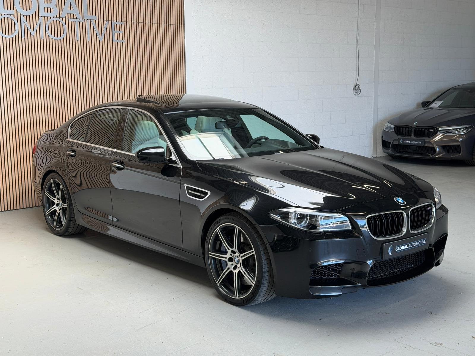 BMW 5-serie M5 - SCHUIFDAK - MEMORY - 20 INCH, Automaat, Euro 5, Achterwielaandrijving, Gebruikt
