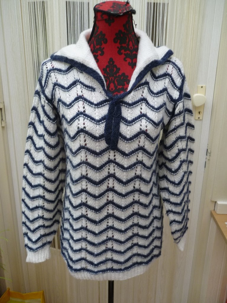 Zelfgebreide trui, maat 38/40, wit/blauw, Kleding | Dames, Ophalen of Verzenden, Nieuw, Maat 38/40 (M), Blauw