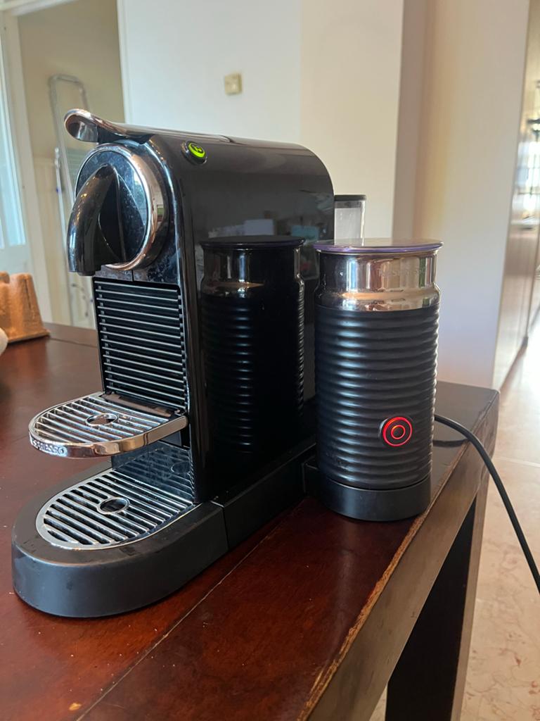 Nespresso Magimix D123 Koffiemachine met Melkopschuimer, Ophalen of Verzenden, Zo goed als nieuw