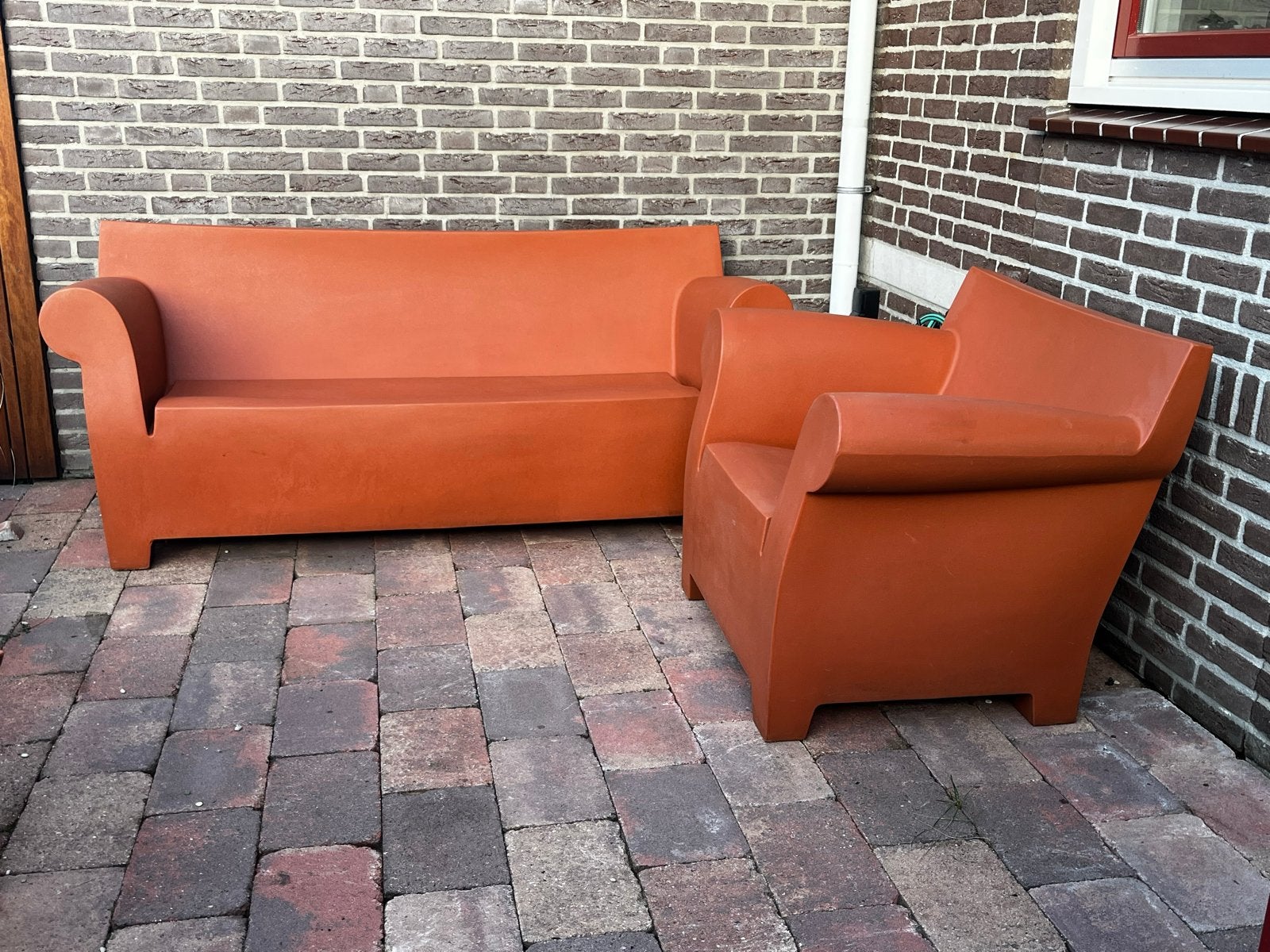 Oranje bank en fauteuil - Zo goed als nieuw, Ophalen, Kunststof, Driepersoons, 75 tot 100 cm
