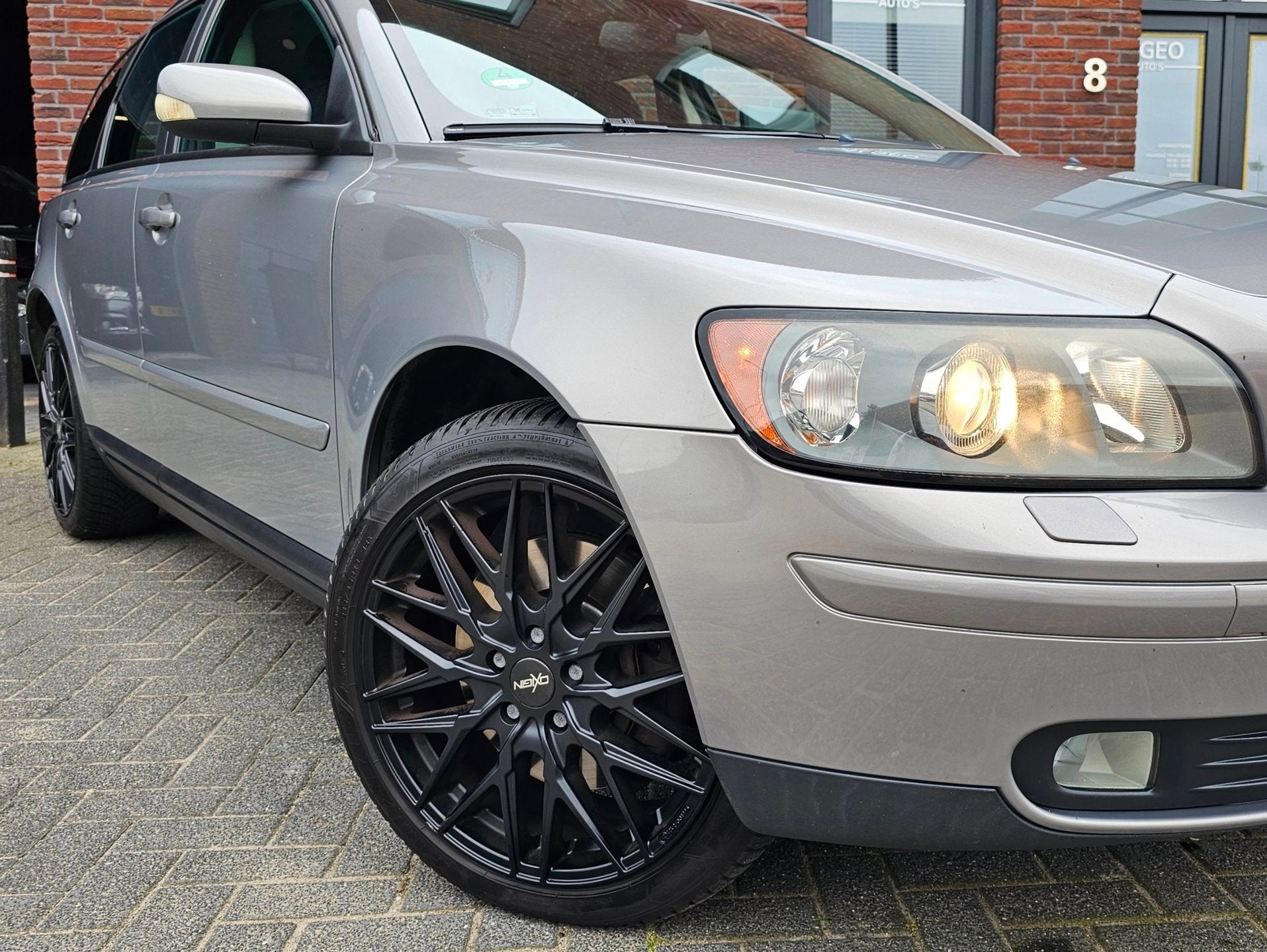 Volvo V50 2.5 T5 AWD Momentum, Gebruikt, Leder en Stof, 2521 cc, 10 km/l