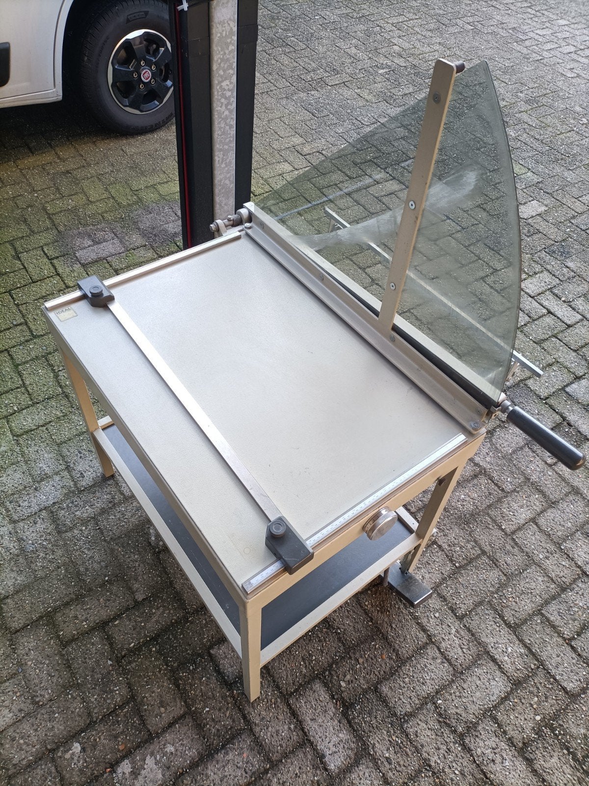 Professionele snijtafel, Ophalen