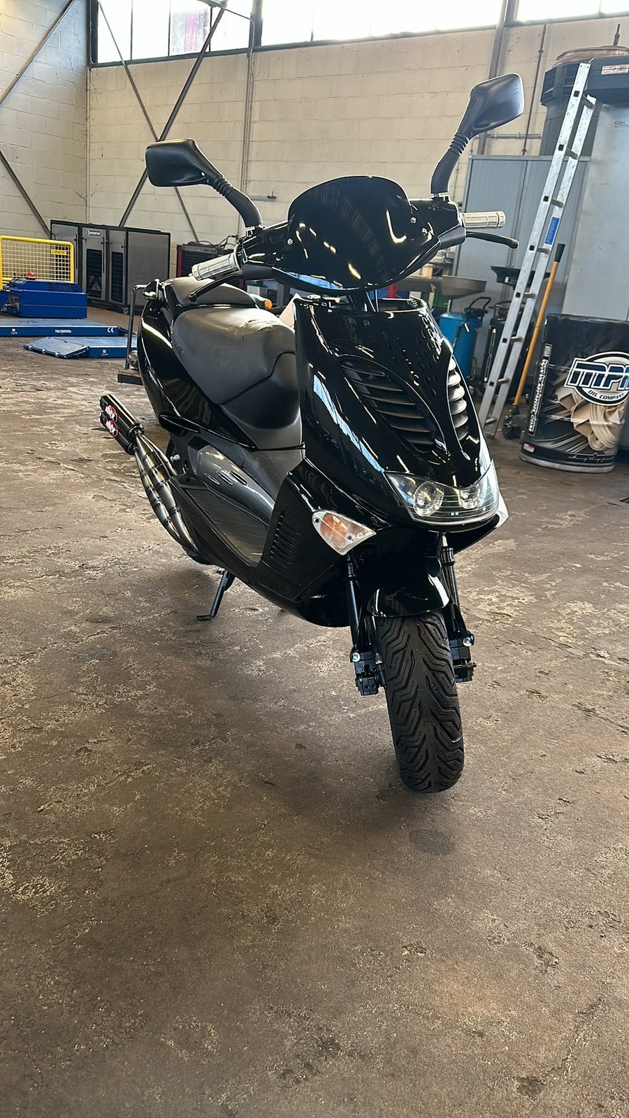 Aprillia Sr50 luchtgekoeld zwart en compleet gereviseerd, Fietsen en Brommers, Ophalen, Zo goed als nieuw, Benzine, Overige modellen