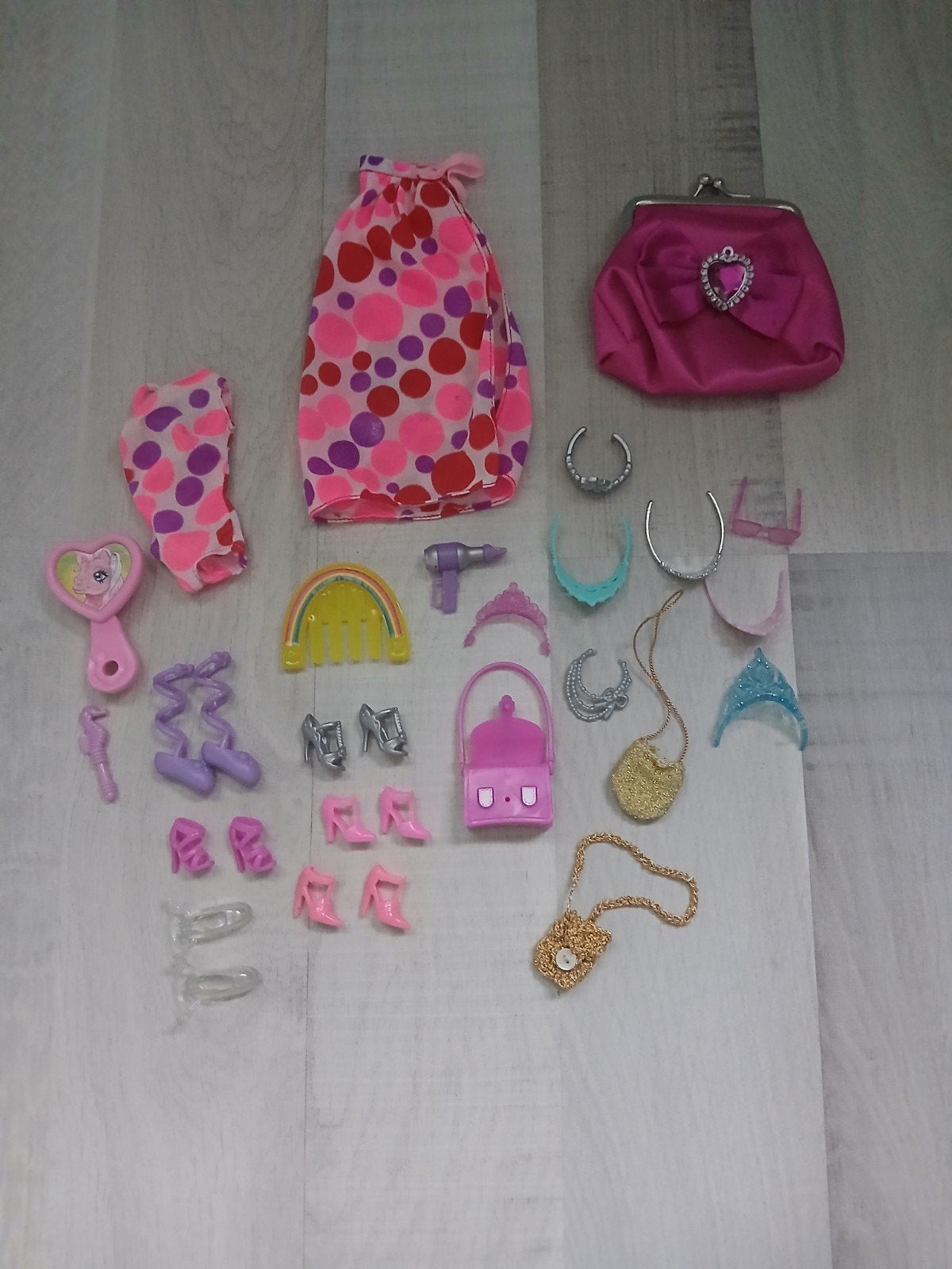 Diverse Barbie spullen: schoenen, tassen, tiara's en meer, Ophalen, Gebruikt, Barbie