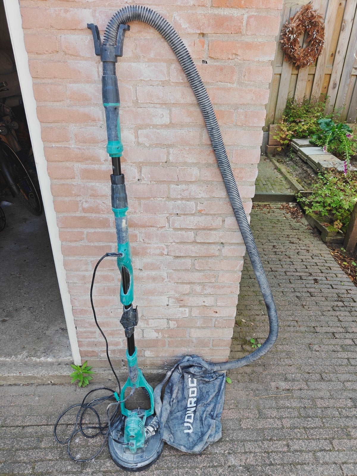 VONROC Telescopische Wand- en Plafondschuurmachine 1050W, Ophalen, Gebruikt, 600 tot 1200 watt, Overige typen