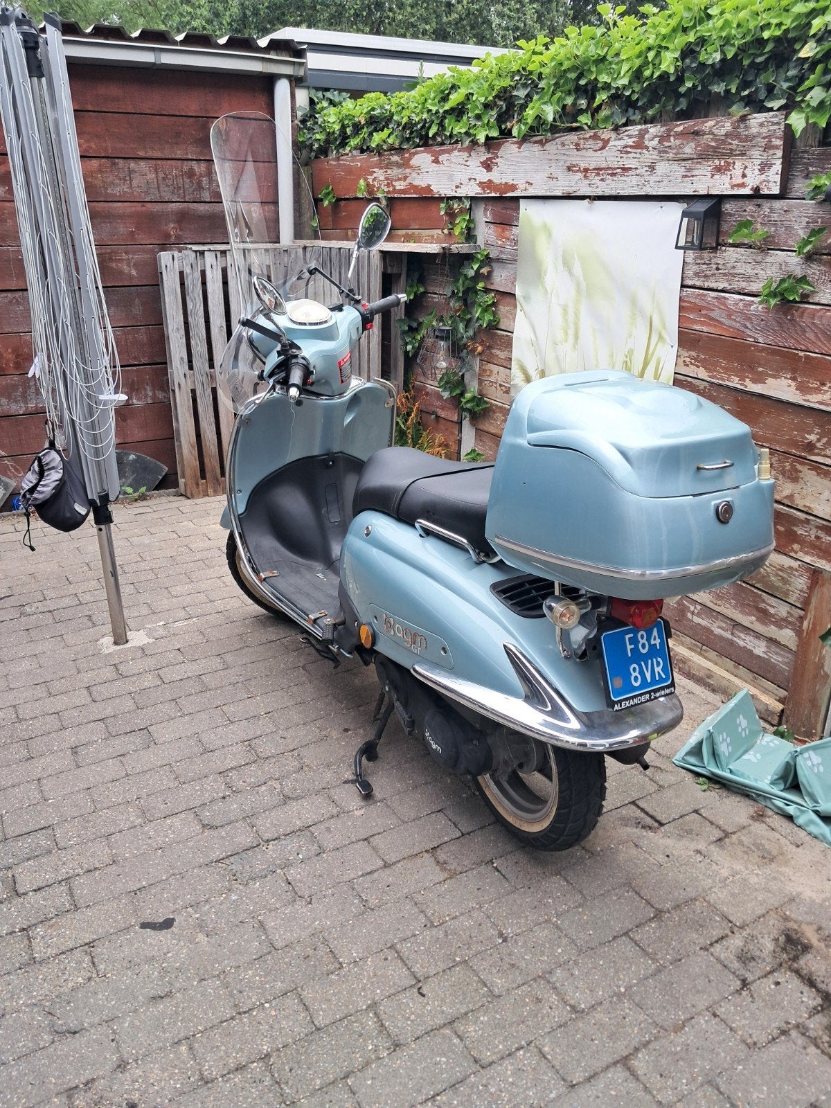AGM Scooter - Lichtblauw, inclusief topkoffer, Ophalen