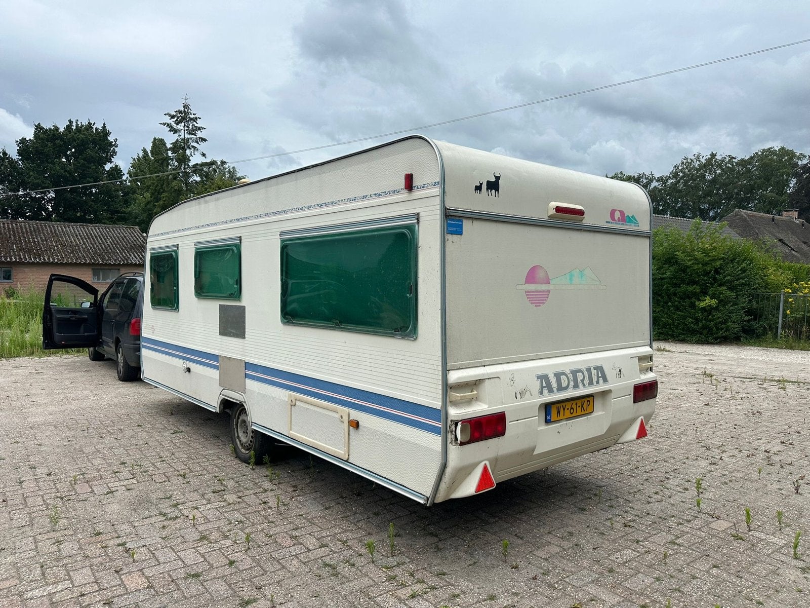 Adria 502 Caravan - Ruime en comfortabele reisgenoot, Caravans en Kamperen, Vast bed, Uitbouw voortent, Rondzit, Particulier