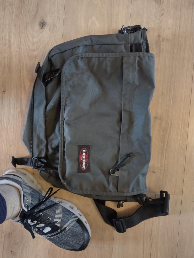 GRATIS; schoudertas Eastpak, Sieraden, Tassen en Uiterlijk, Tassen | Schoudertassen, Ophalen, Zo goed als nieuw, Groen, Overige merken