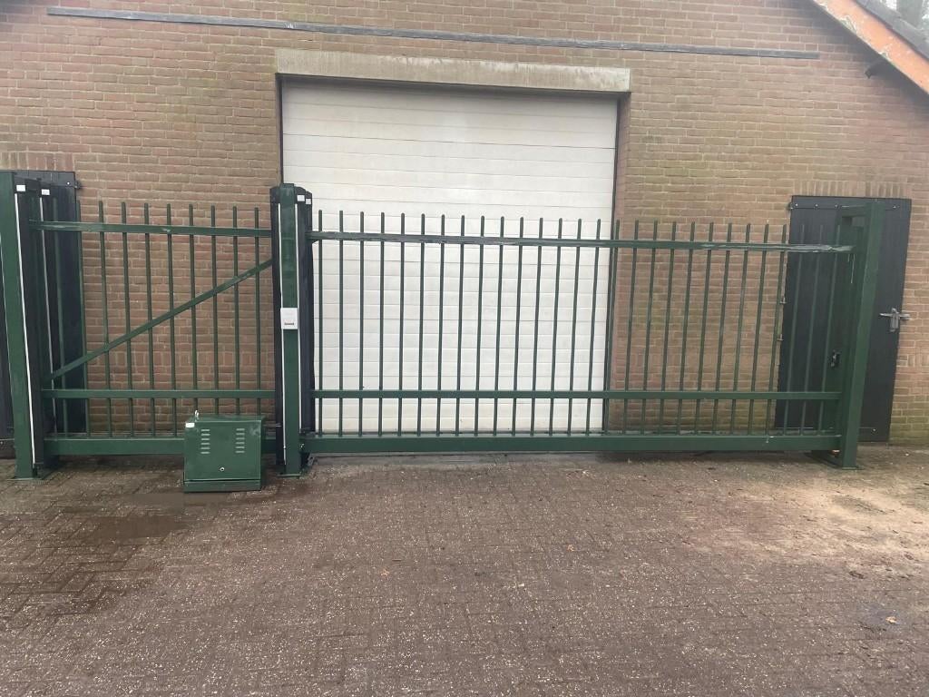 Te koop vrijdragende elektrische schuifpoort 4,5x2 meter hek, Tuin en Terras, Tuinhekken en Hekwerk, Ophalen, Met poort, Gebruikt